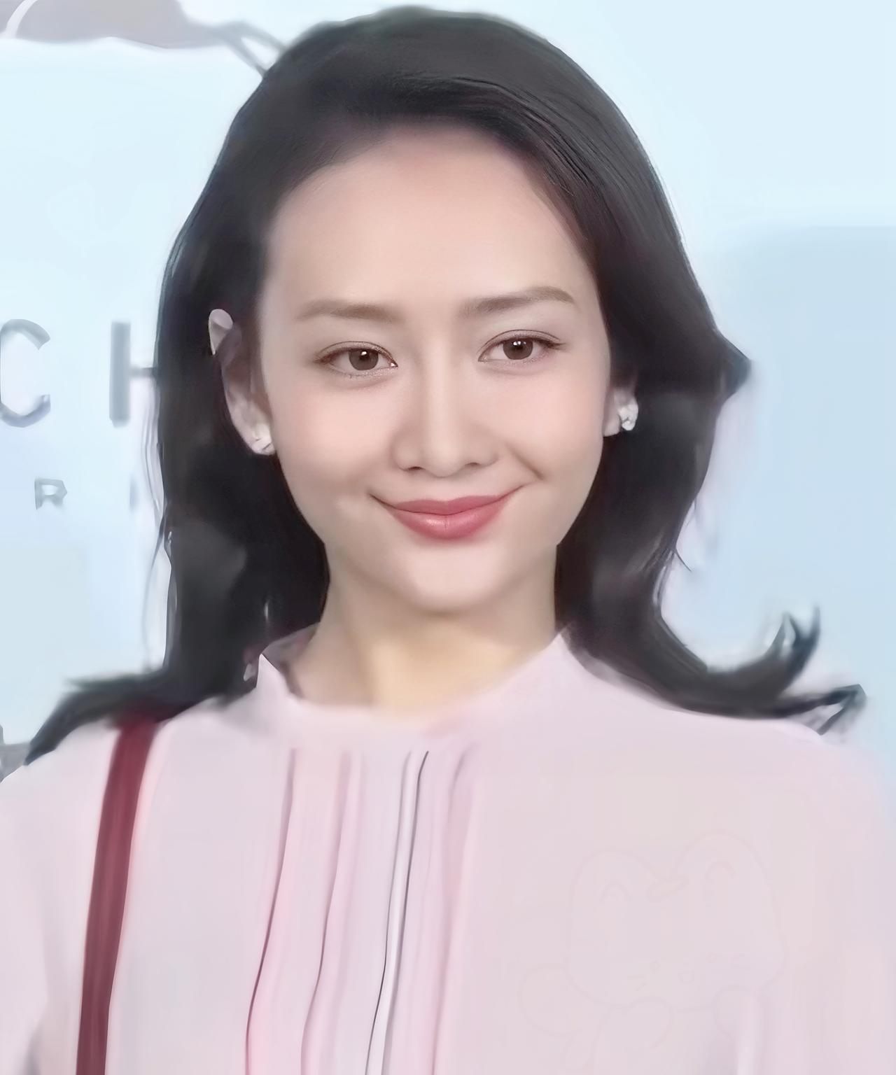 提及女神明星，王鸥那超高的颜值与独特的成熟之美简直绝了！她的一颦一笑，皆散发着令