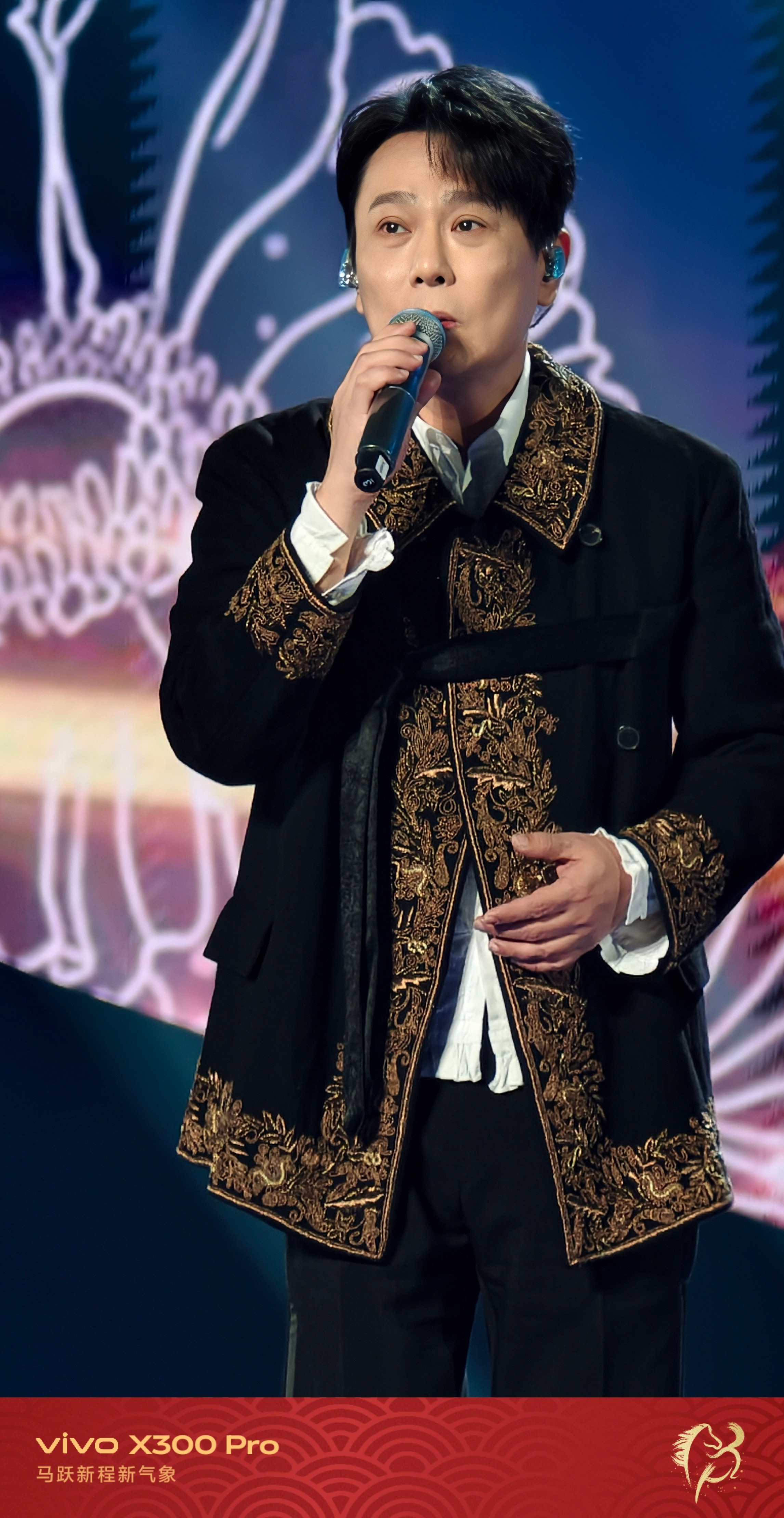 老板请看演唱会来看别人家的年会！又有明星又有抽奖，可惜我没中李克勤唱歌是真的稳