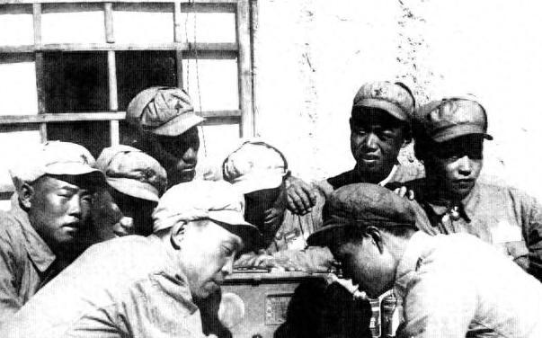 1951年，藏北阿里的驻军断粮，连马都杀了吃。眼瞅着全军就要饿死，小战士贡保干了