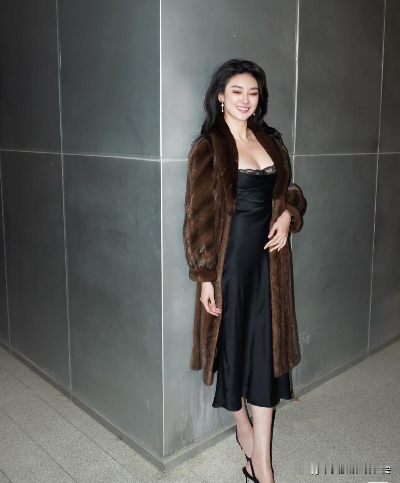 优雅富贵碎花元素还可以怎么穿搭高贵的气质女人高贵气质女子贵气女人味高贵的