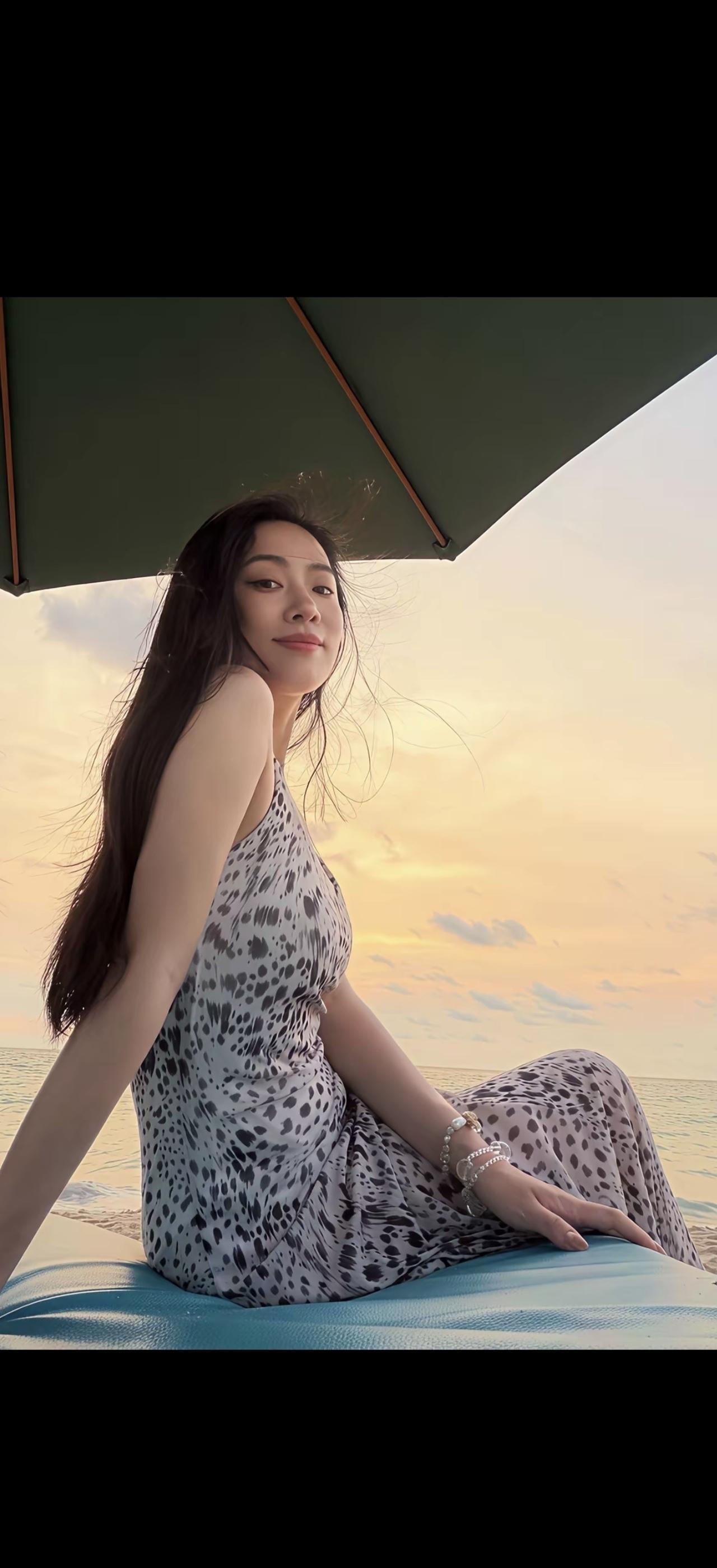 海边晒太阳，美滋滋！