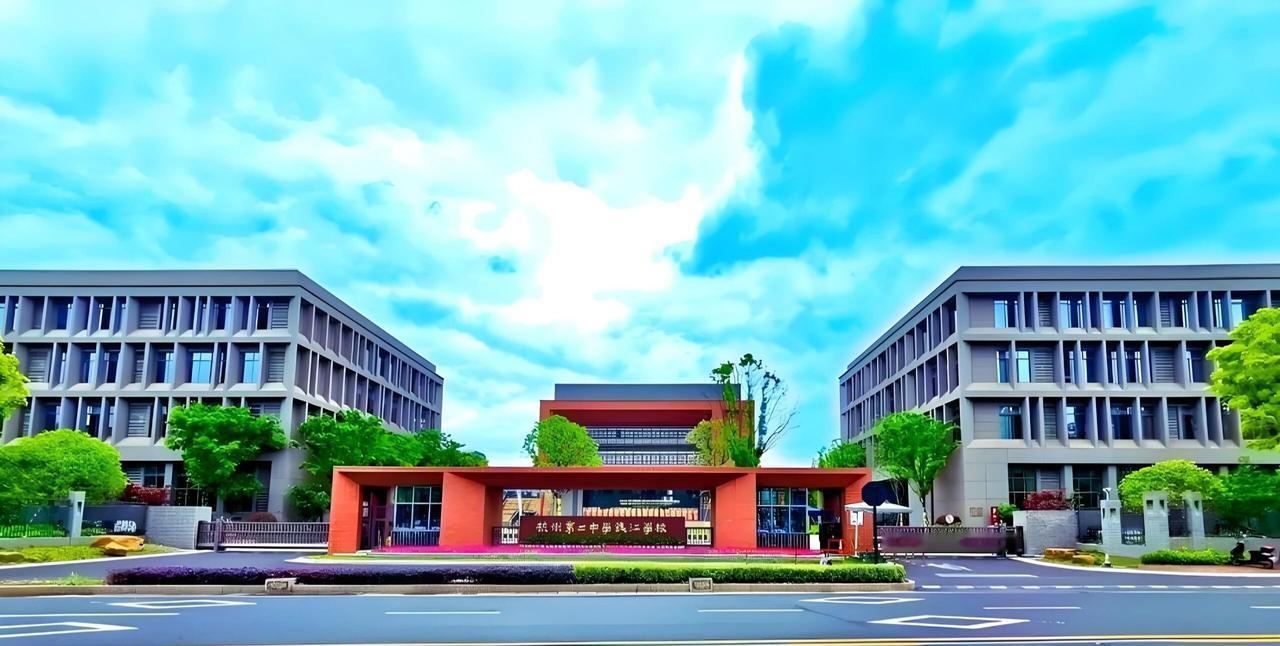 被录取了，志愿填后悔了今年分数线出来落差好大，一下子陷入志愿填报的小后悔。娃