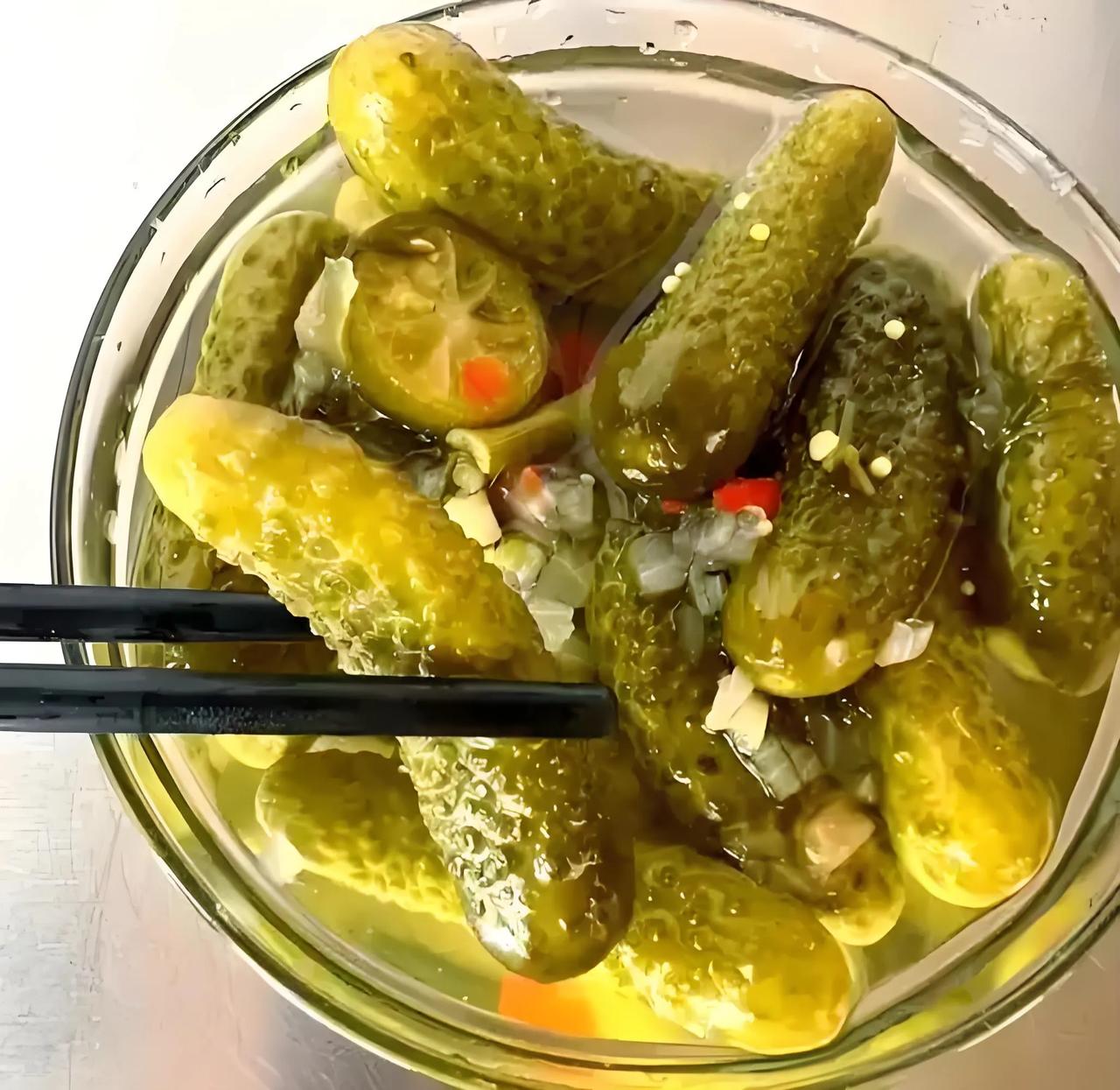 闫学晶靠着“山杏”这一质朴角色发家，没有给东北老乡带来泼天的富贵，倒是回馈了泼天