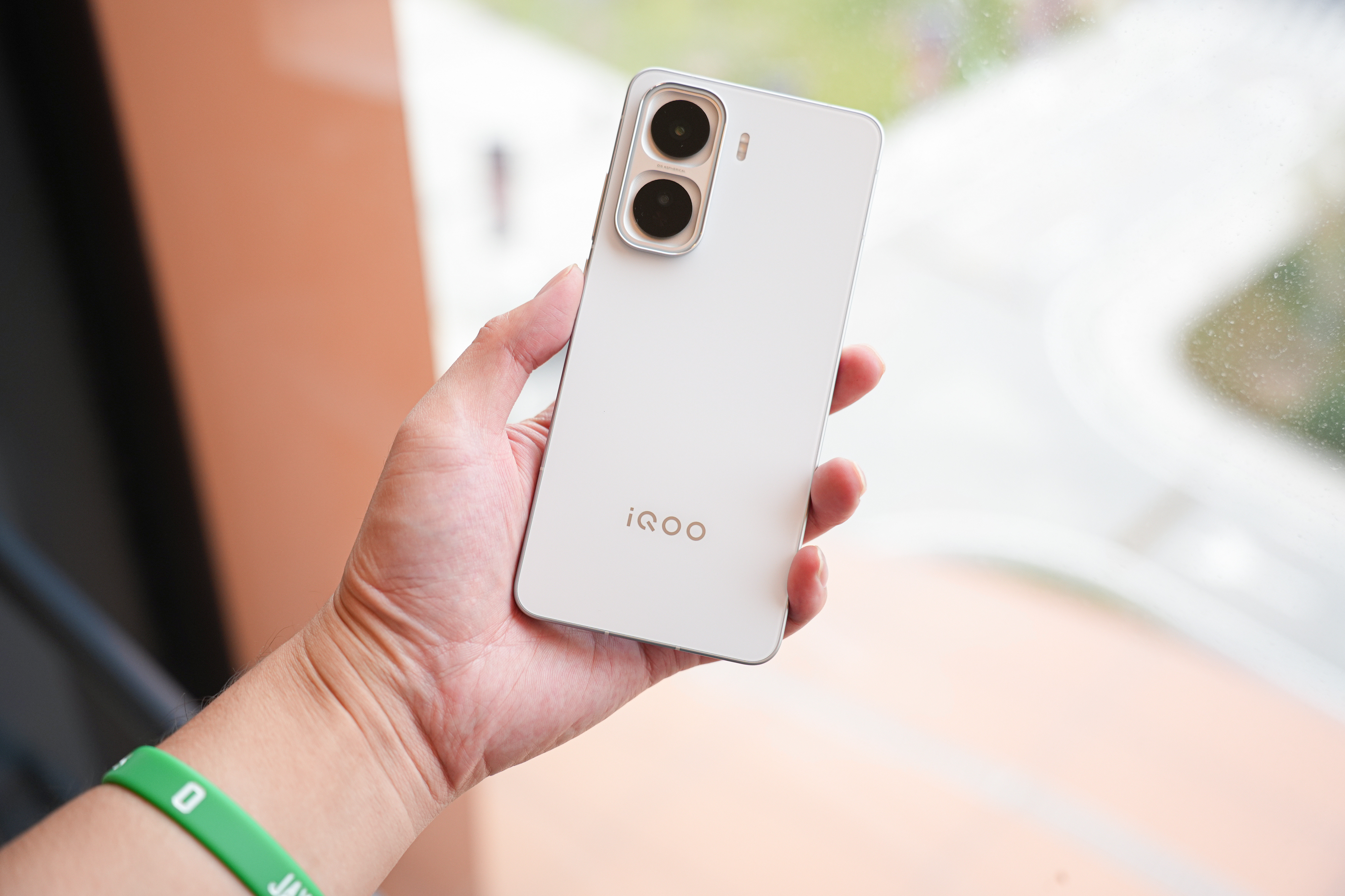 iQOONeo11值不值得买？用了几天之后，我的结论：这手机太懂游戏玩家想要什