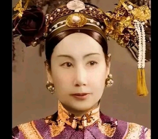 慈禧一生最怕的三个人，个个让她寝食难安，最后一个连名字都不敢提！大家好，我是你们的人间观察博主。今天