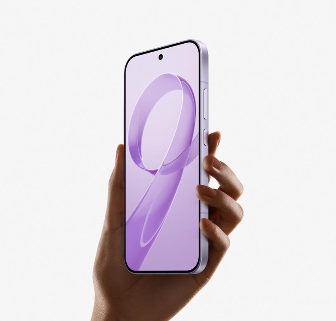 你能相信吗？有人竟然当你的面动你的手机？这事是闺蜜张张告诉我的。晚上吃饭后的我