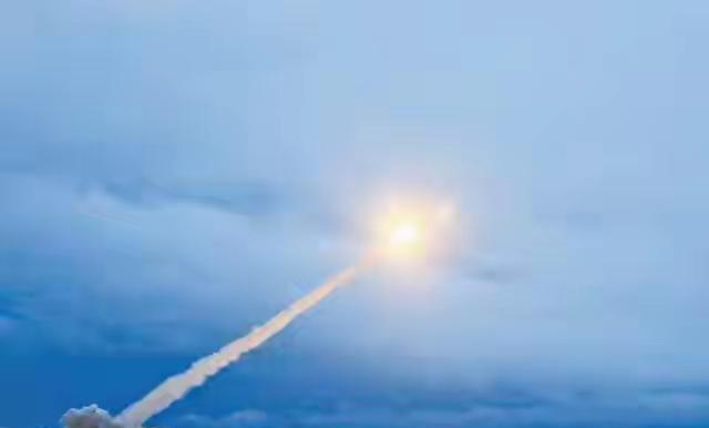 “末日武器”终于出现了。本月最耀眼的“明星”，不是泽连斯基、不是内塔尼亚胡、也