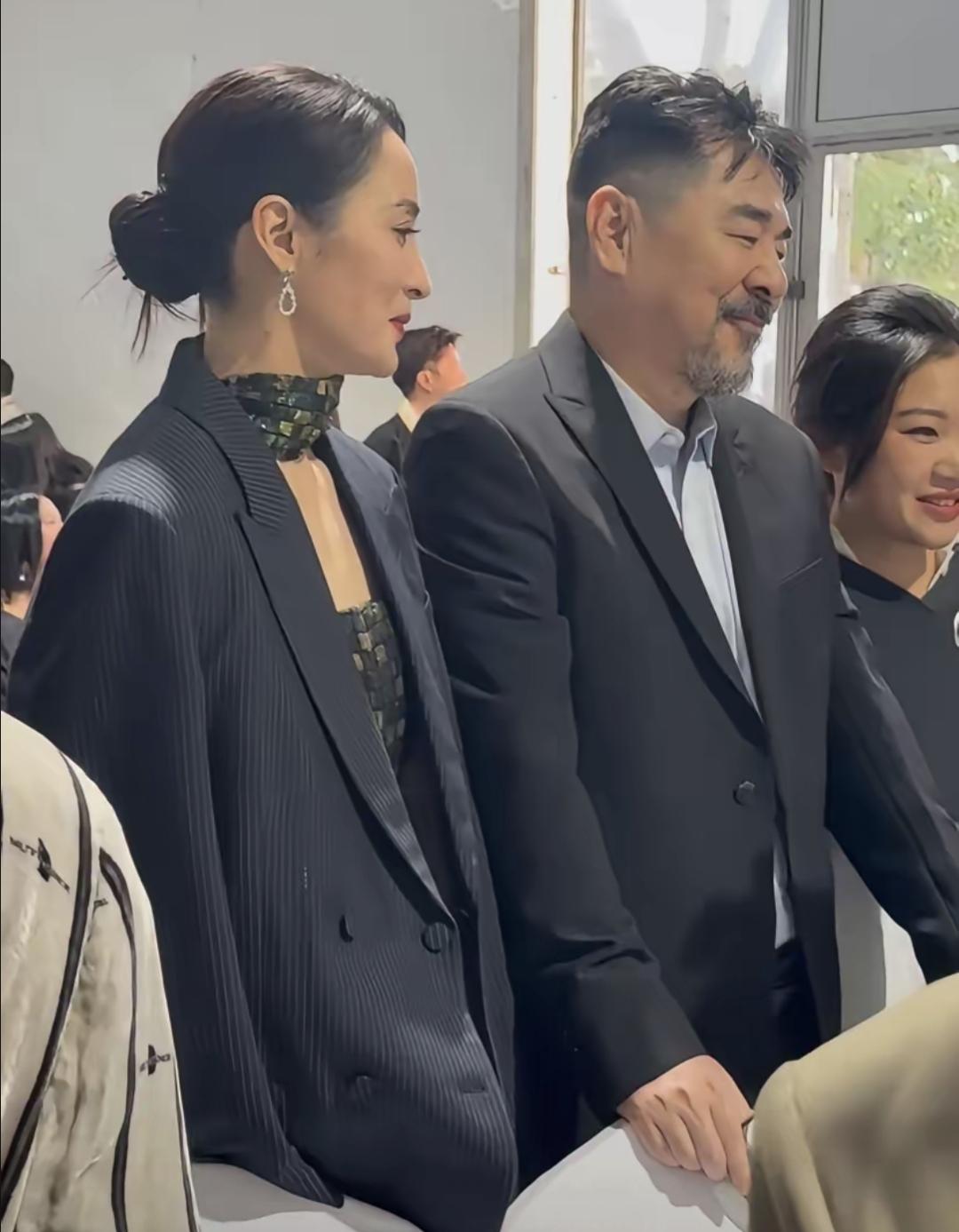 陈建斌今年55岁，胖还邋遢，按理说蒋勤勤这种美女早该换人了。可两人在一起26年，