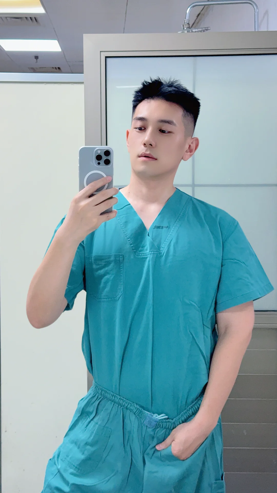 你的老公 👈左滑1️⃣下看开裆裤
