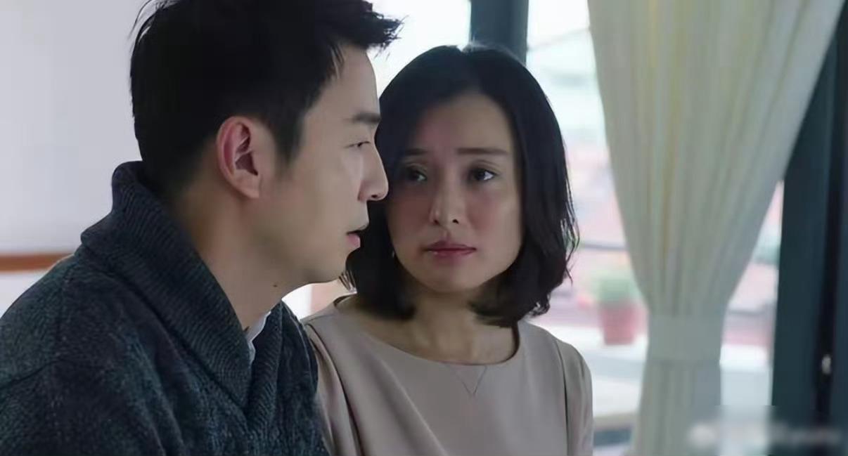 现在娱乐圈风气特别奇怪！好多中年女演员硬磕少年感、强行装嫩，和小十几岁男演员尬演