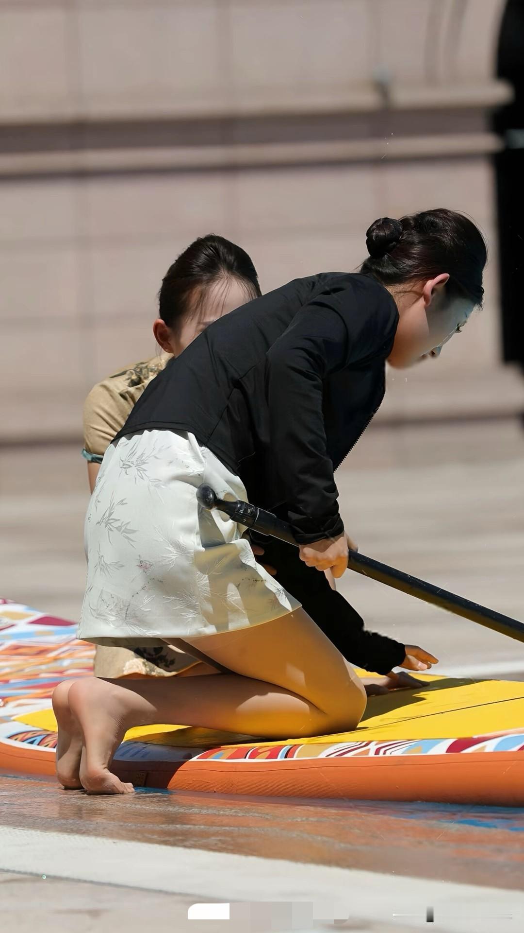 夏日闺蜜穿搭，轻松出行，时尚又舒适！👗👠👜分享美女穿搭服饰