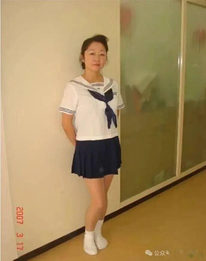 日元汇率又跌成狗。几百亿美元砸进去毫无作用。妈妈桑财长能有什么妙招？号召日本妇女
