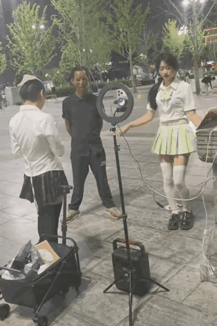 你们网上看，大哥现场帮你们验