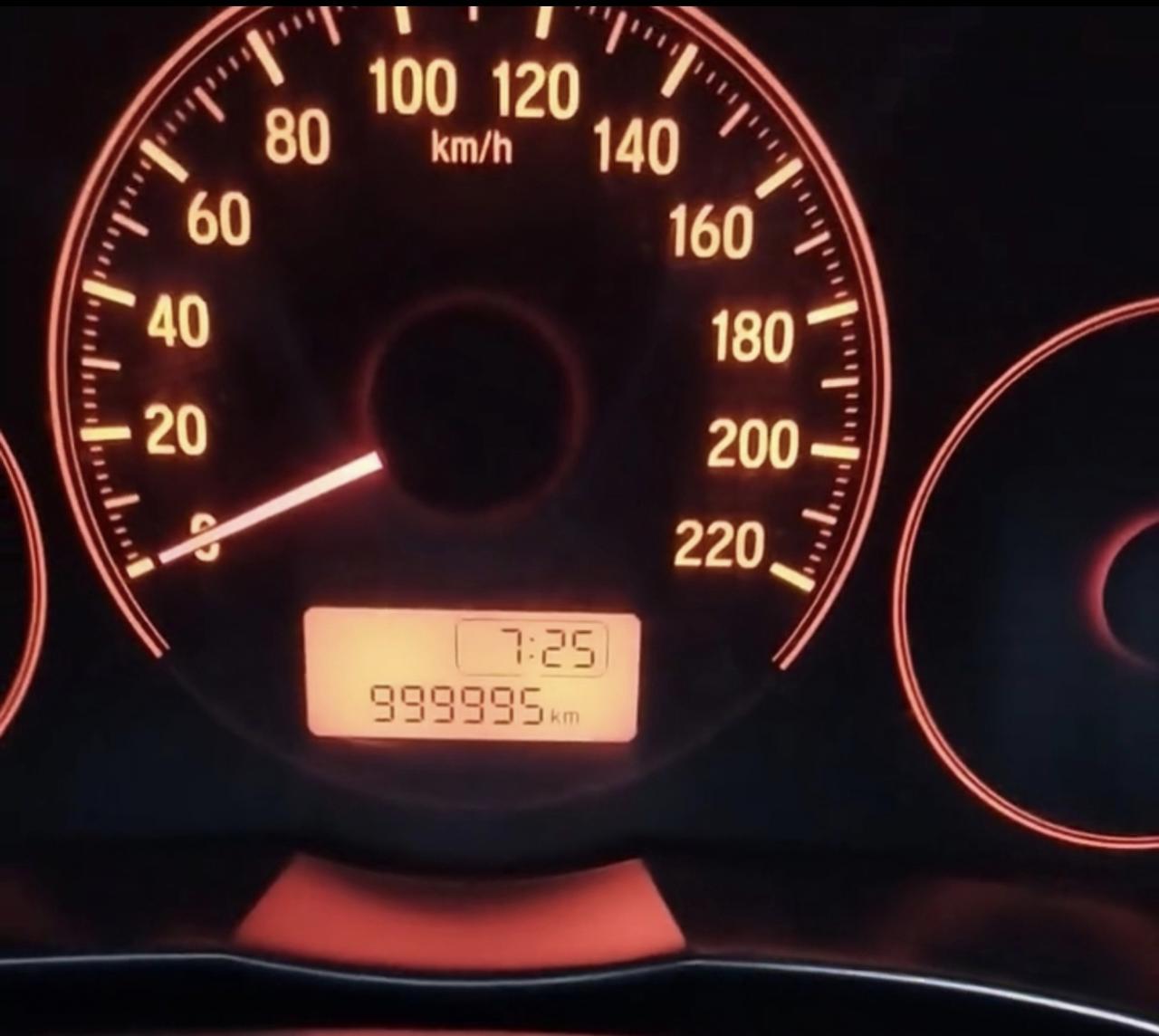 刚在网上看到一个本田车主，黑河的，10年锋范开了100万公里，里程表都爆了，已经