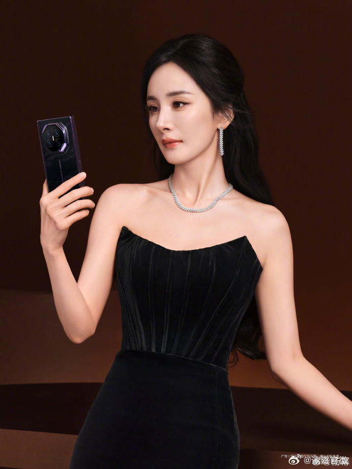 杨幂锁骨能养鱼了杨幂锁骨链锁骨太绝了，锁骨链好加分​​​