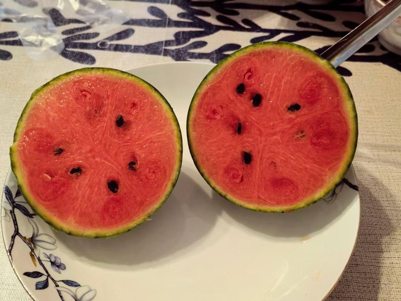 今天心里一直不好受，觉得堵得慌。早上带儿媳妇回去看老爸，老爸专门给儿媳妇买了