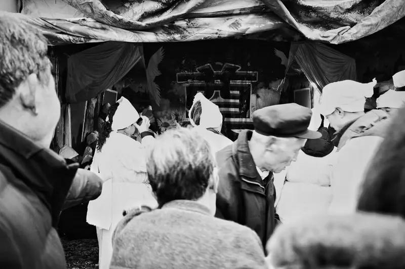 奶奶喜丧朋友太少，女子网上卑微求助，没想到大雪天涌来一群陌生人你敢信吗？9