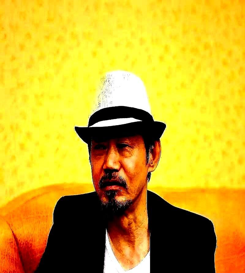 元华这老爷子，活得是真明白。当年成龙大哥开800万片酬请他，他给拒了。