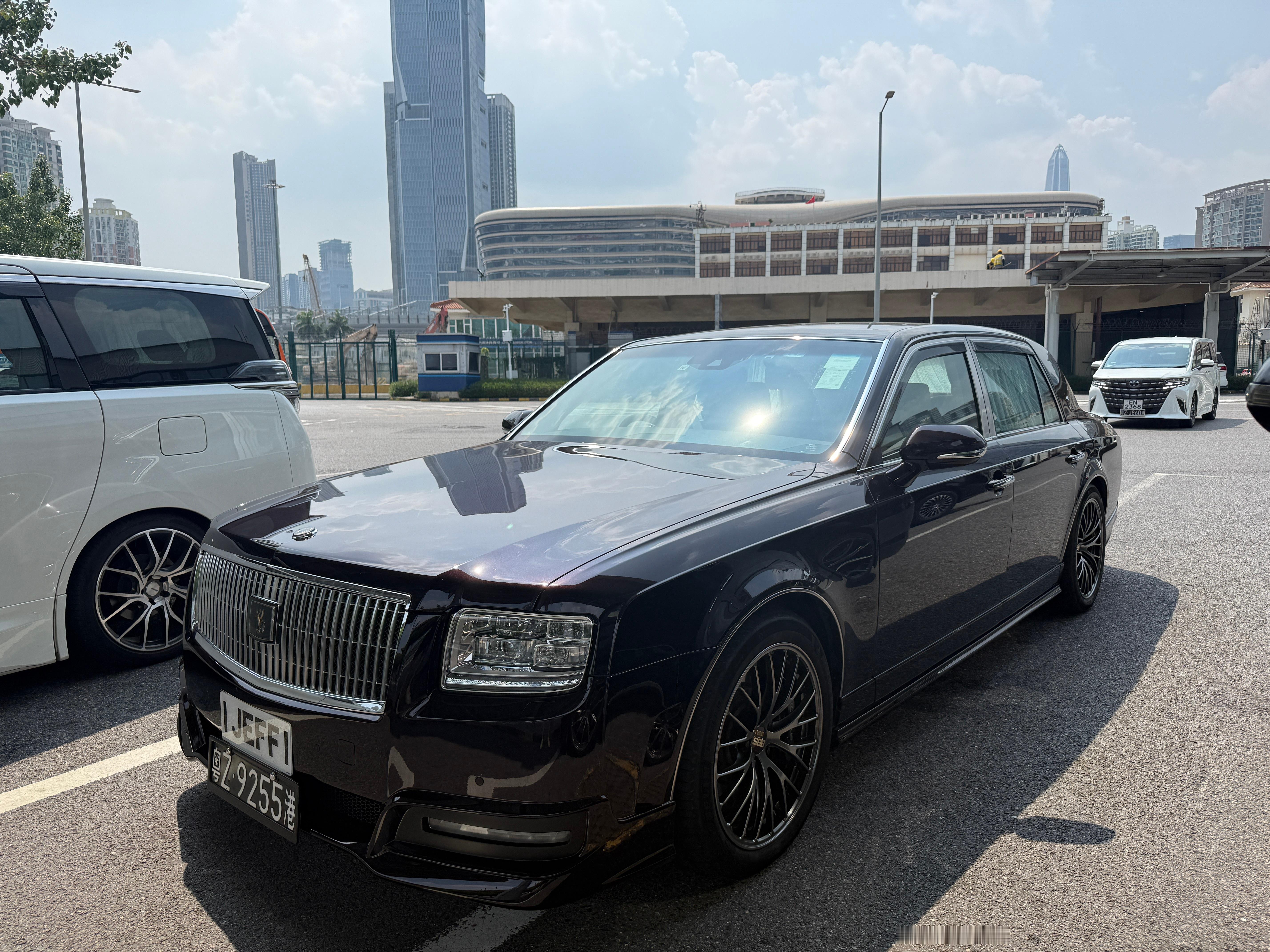 我还真是第一次坐这玩意有点意思啊5.0V8丰田世纪动力和底盘的质感真是没得挑