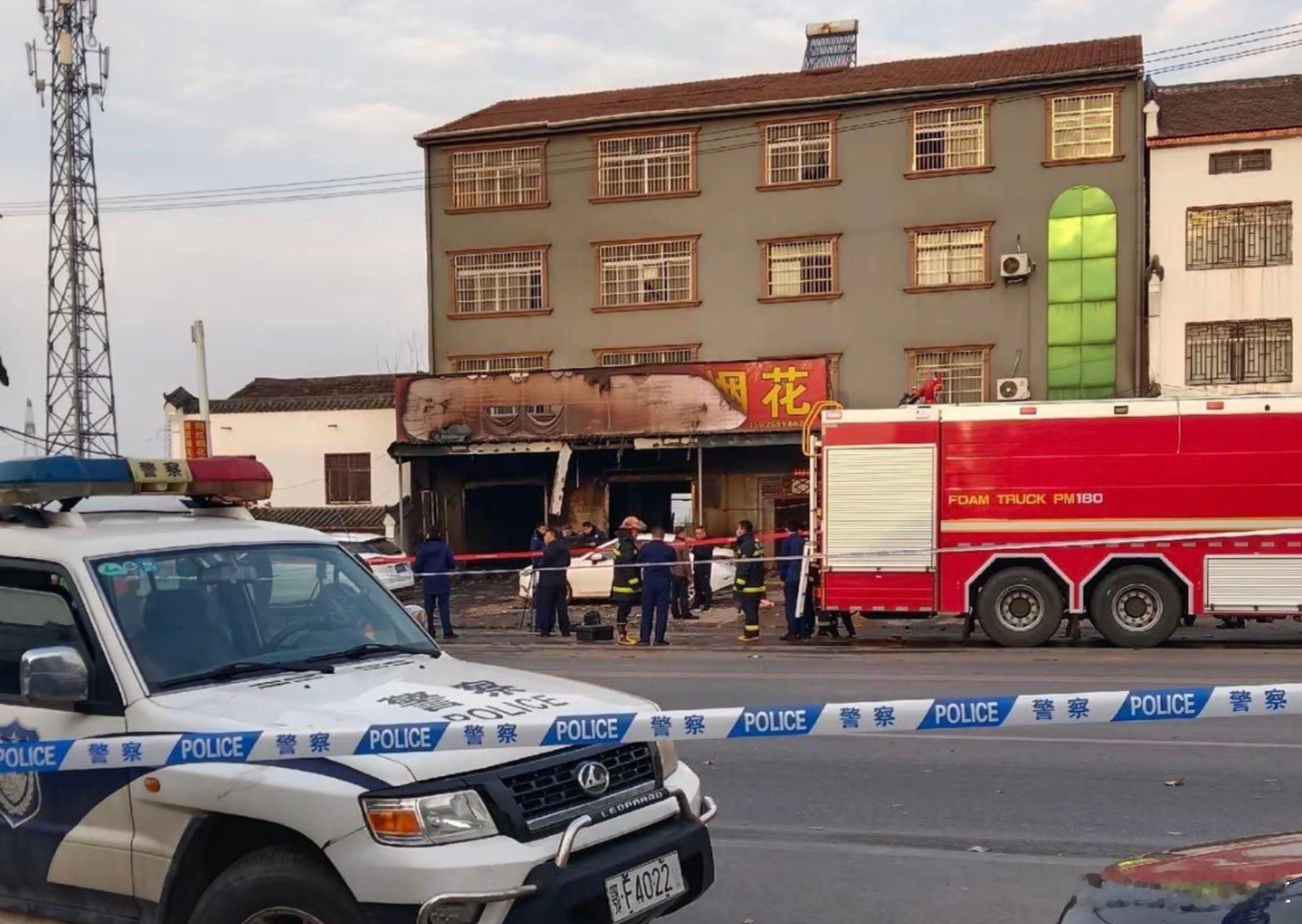 湖北宜城一爆竹店爆炸湖北宜城爆竹店爆炸已致12死看这个图，周围建筑物之类的破坏