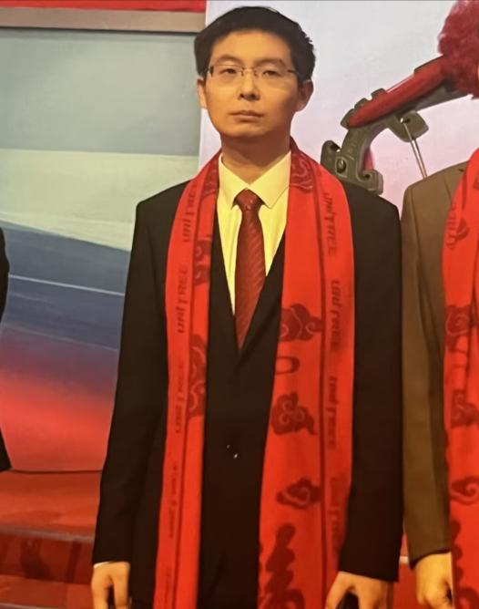 宇树上市，创始人王兴兴全程板着脸，网友说他不高兴最近宇树上市引发全网股民关注，