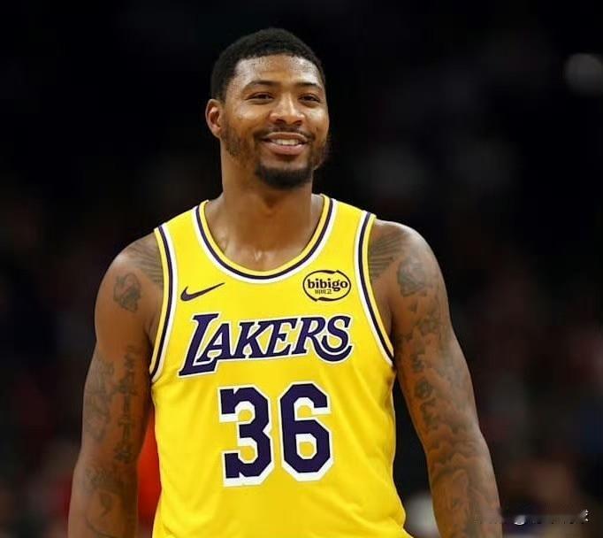 斯玛特原来是这样用的！湖人队球员斯玛特终于要复出了，他计划出战明天对阵马刺队