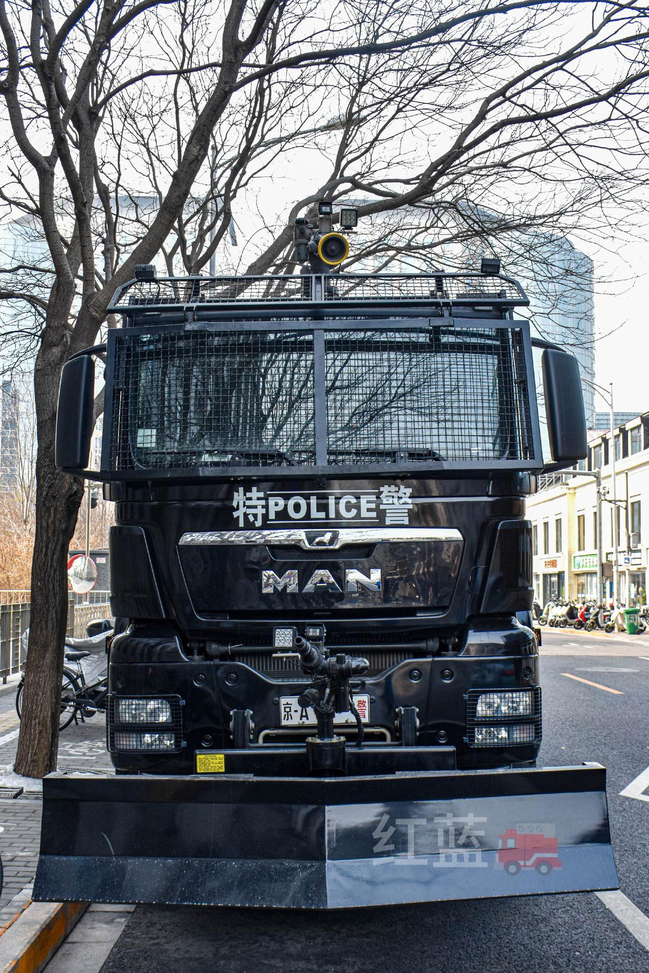 偶遇北京特警的MAN中卓时代13吨防爆水炮车