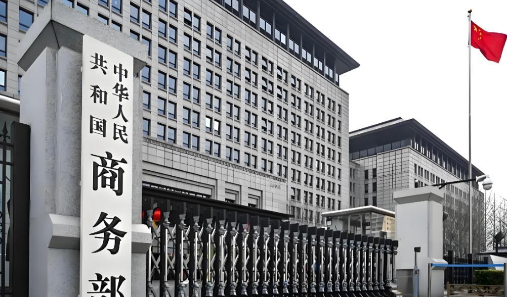 美国给中国10天期限，要求取消稀土限制，结果商务部只回了一句话，把他尴尬住了。