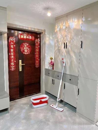 以前盼过年，现在真有点怕过年！从半个月前就开始大扫除，窗户擦了又擦，窗帘洗了