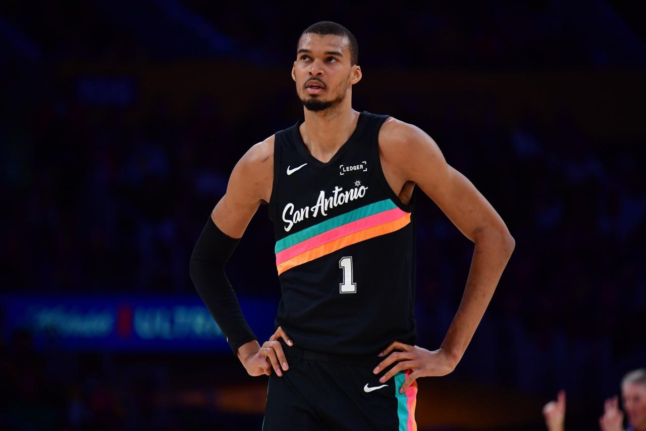 文班亚马总盖帽数，断崖式领先！联盟本赛季盖帽数排行前三的球员，分别是，第一马刺的