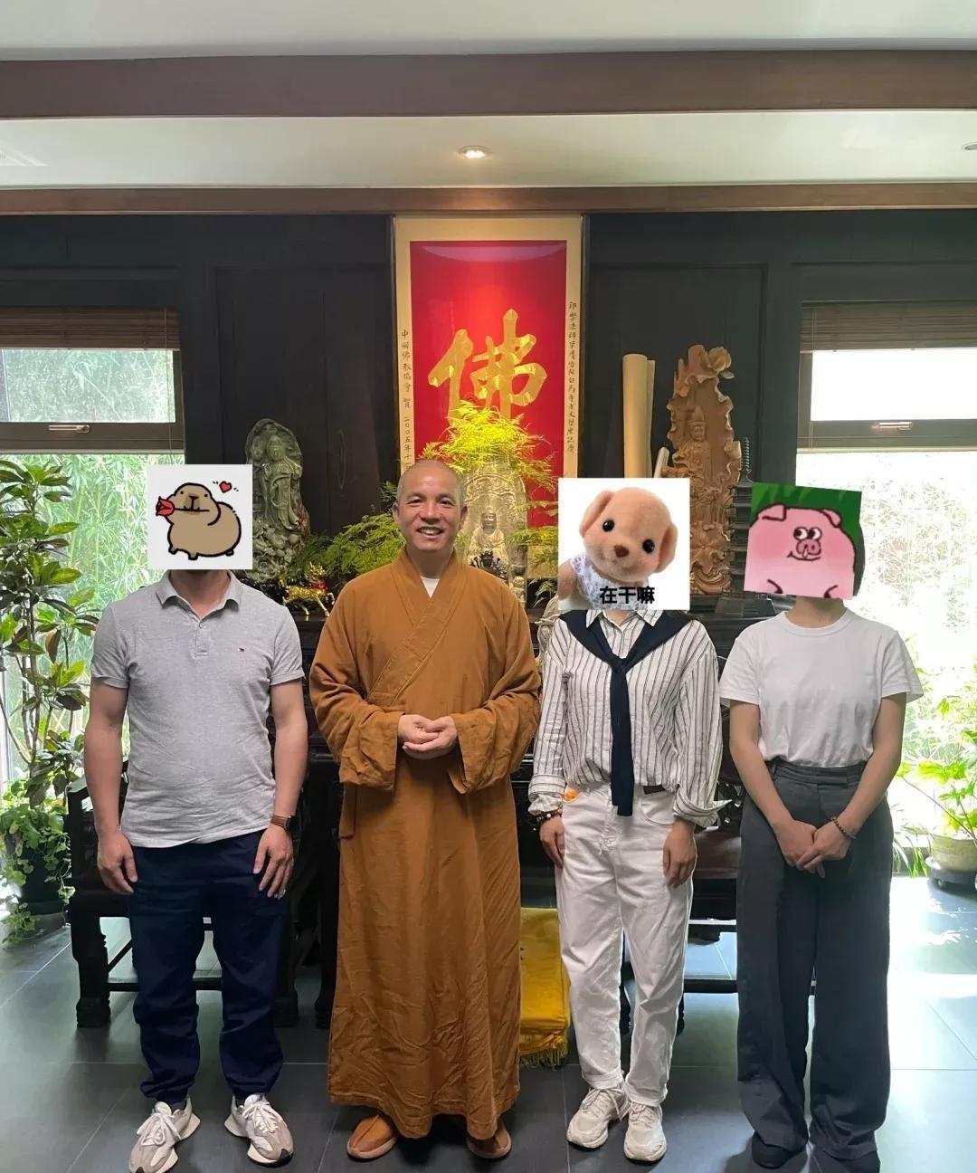 这才是修行人的面相，59岁的印乐法师，看着真年轻，慈眉善目[微笑]