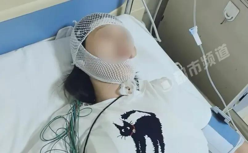 淋场雨直接进ICU？真的假的？！咱就是说，以后下雨天包里一定要塞把伞！别