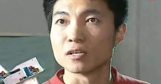 1995年，一名韩国女老板走进车间，她威胁120多名中国员工：“全部跪下，不跪的