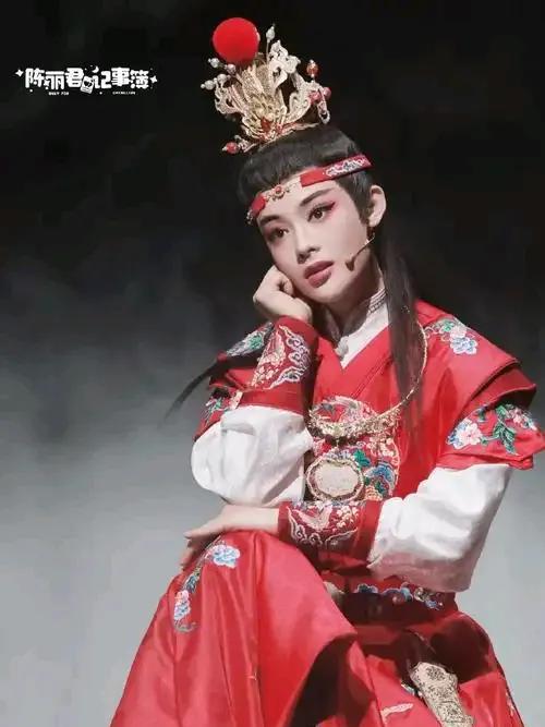 为什么说陈丽君塌房，早早就注定了最近，陈丽君因为长子长孙的言论，让她开始塌房，