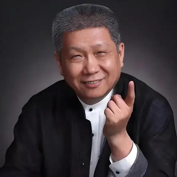 马未都说观复博物馆现在不是属于自己的了，他担心自己身体万一有点事，把博物馆改成了