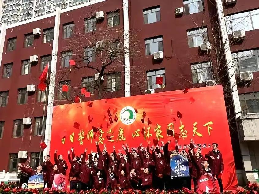 沈阳的家长们此刻怕是乐开了花吧？长白岛补习班的老板还在厕所里暗自神伤，和平区那