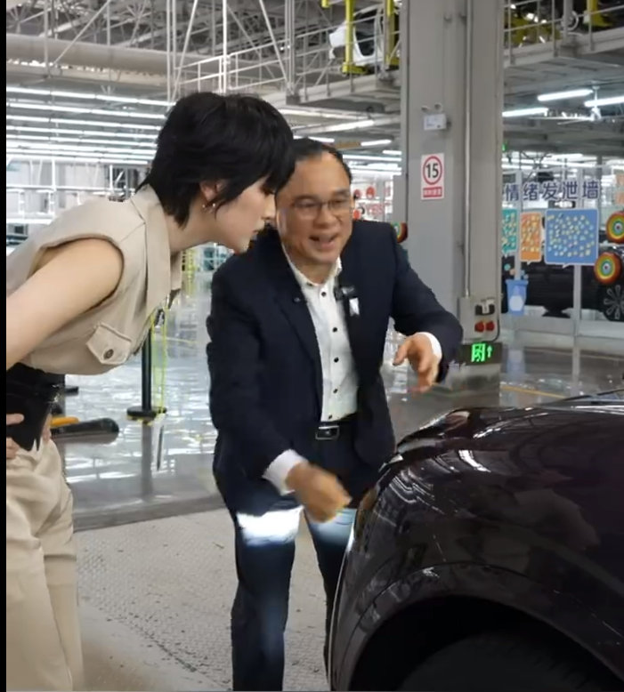 华为创始人任正非二女儿姚安娜，持