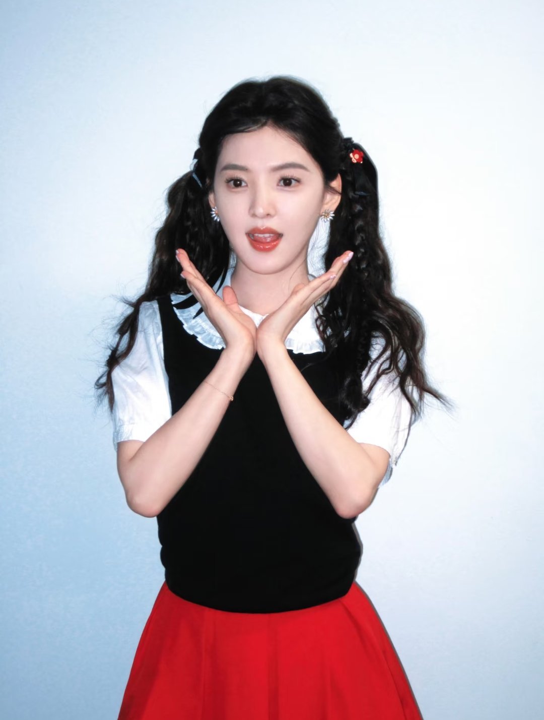 章若楠双马尾的一组美图～