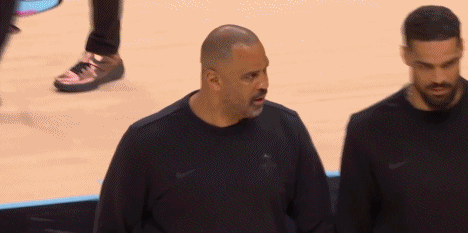 伊森和乌度卡争吵内容曝光：乌度卡：“你防上去啊！”伊森：“这能怪我？那是卡