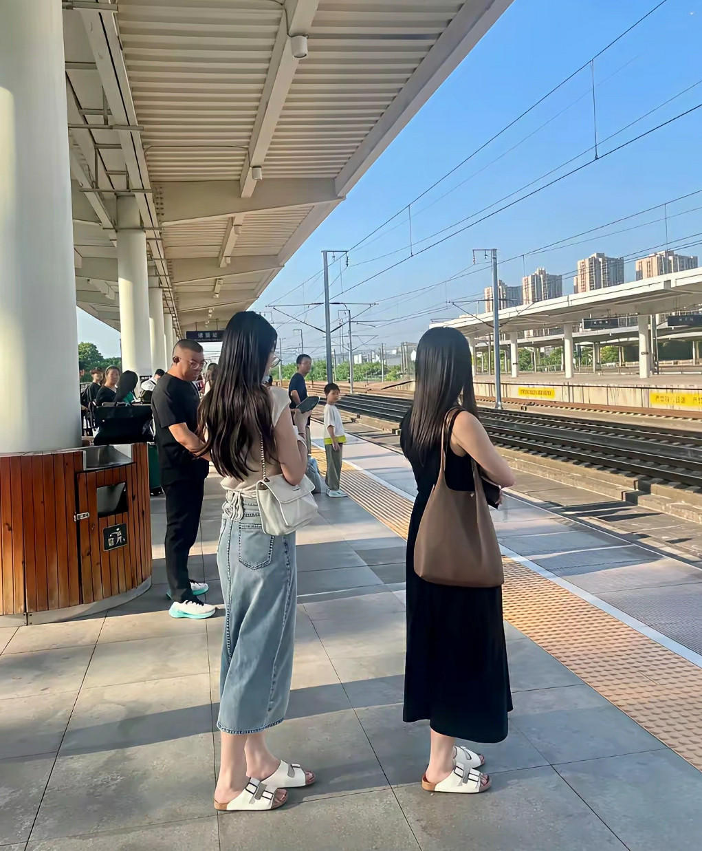 高铁站看到的，这是什么新潮流吗？？