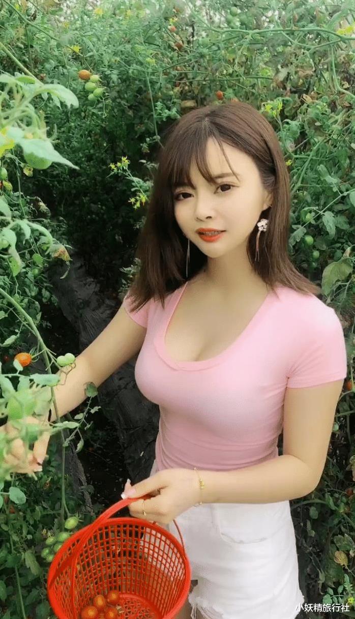 穿粉T的村花妹妹, 你家的果子好吃吗?