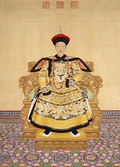 乾隆一上台，就把老爹最宠信的大太监苏培盛，当着所有人的面，骂得狗血淋头。一条条数