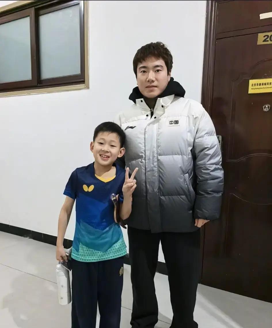 出发前24小时，梁靖崑把自己关进了菜市场。山东魏桥的冠军备战，最后一步不在