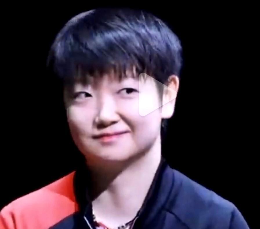 莎莎可把邱贻可急坏了……中国大满贯首轮，莎莎对平野美宇，还别说平野美宇今天打的