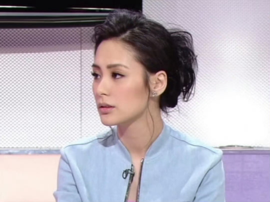 我是从阿娇身上才意识到眉弓这东西存在的….