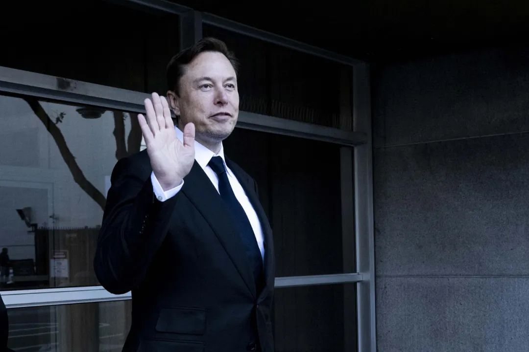 马斯克近日明确回绝了乌克兰方面的请求，不会允许星链卫星网络服务被用于对俄罗斯纵深