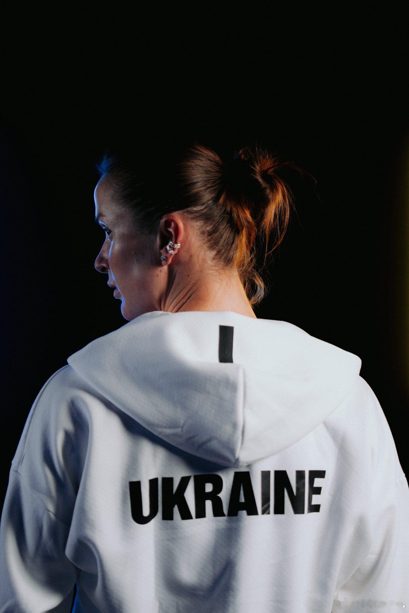 【斯维托丽娜🇺🇦：两俄选手就是代表侵略国参赛击败她们是额外动力改国籍的俄