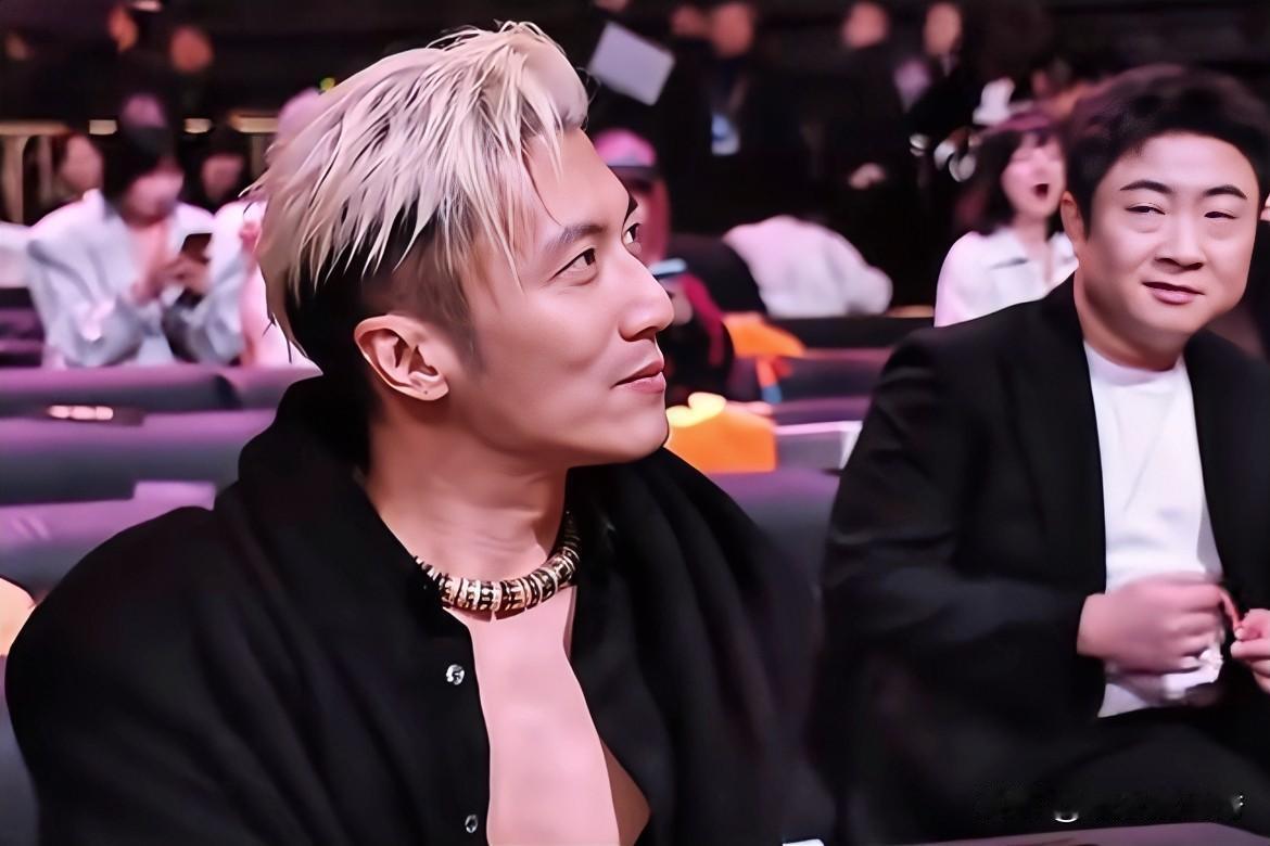 好多人说谢霆锋还真“演不过他”，他演“斯文类”角色力压谢霆锋！这俩人不属于同