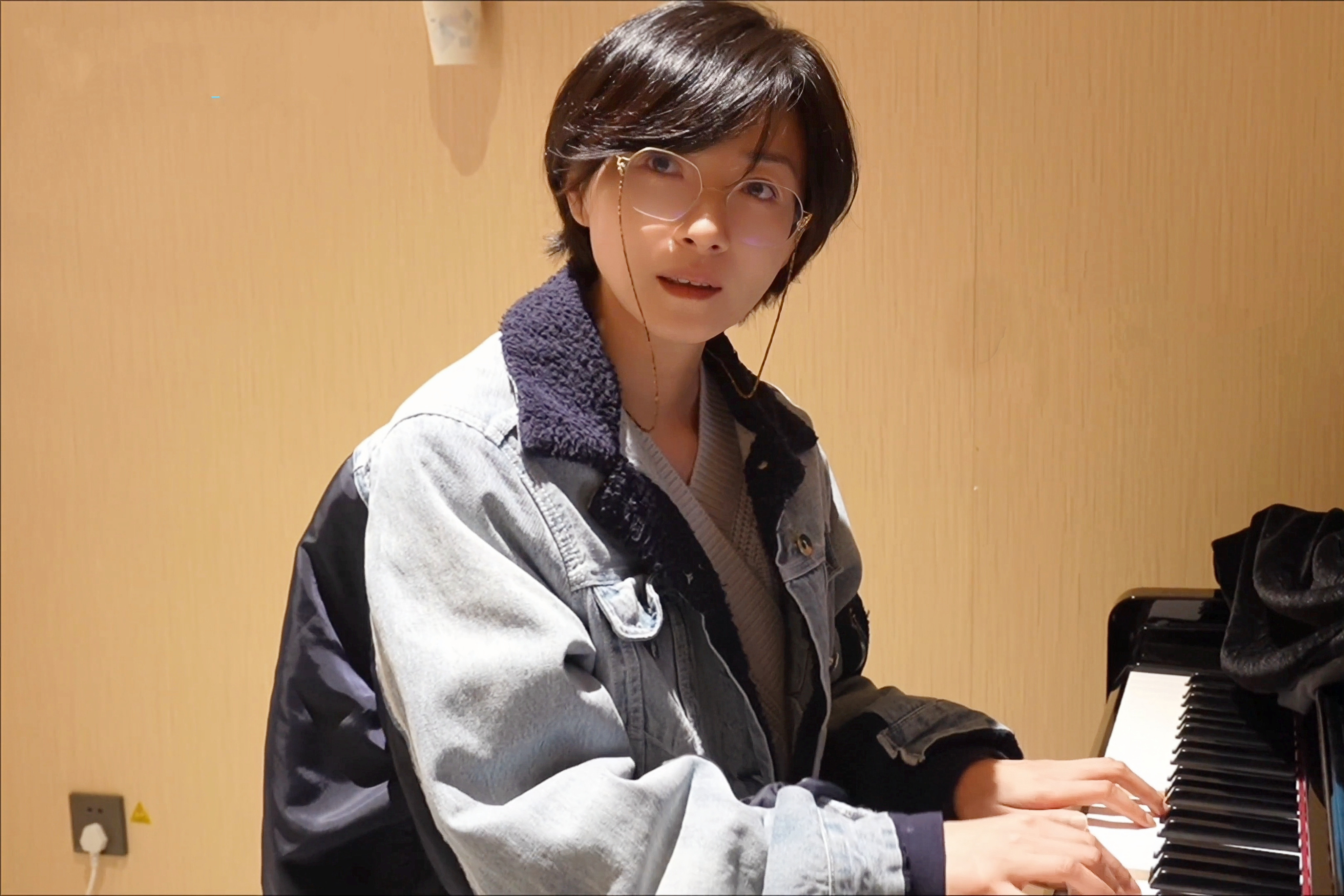 万茜｜万茜你好打劫｜万茜icy你看过来时，月光仿佛都温柔了三寸