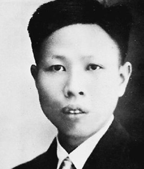 1950年，一个穿着破烂的妇女，带着女儿来到北京饭店，怯生生不敢说话，小女孩的一